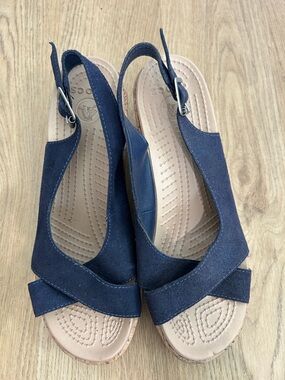 Crocs A-Leigh Cork Wedge Open Toe Blue Sandal Size 9 EUC
